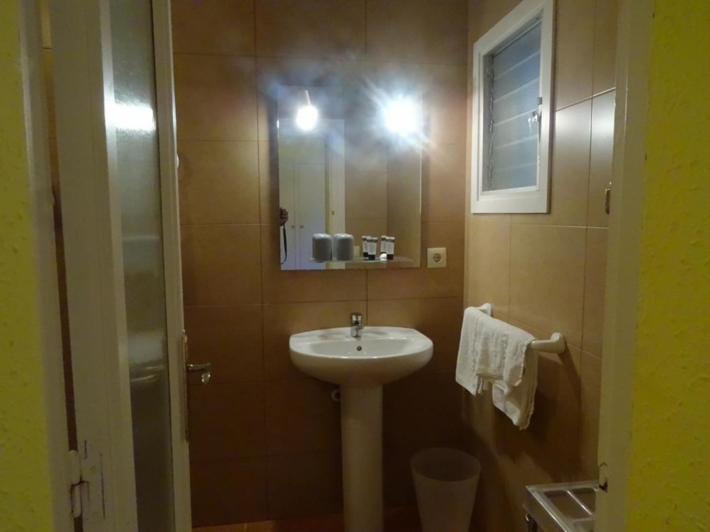 Hostal Lleida Сегур-де-Калафель Экстерьер фото